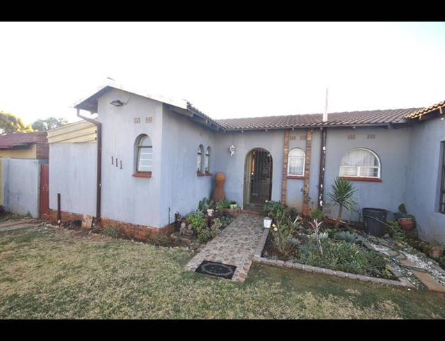 3 BEDROOM HOUSE FOR SALE IN DAWN PARK